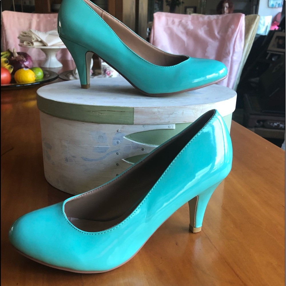 PATENT HEELS by T &G